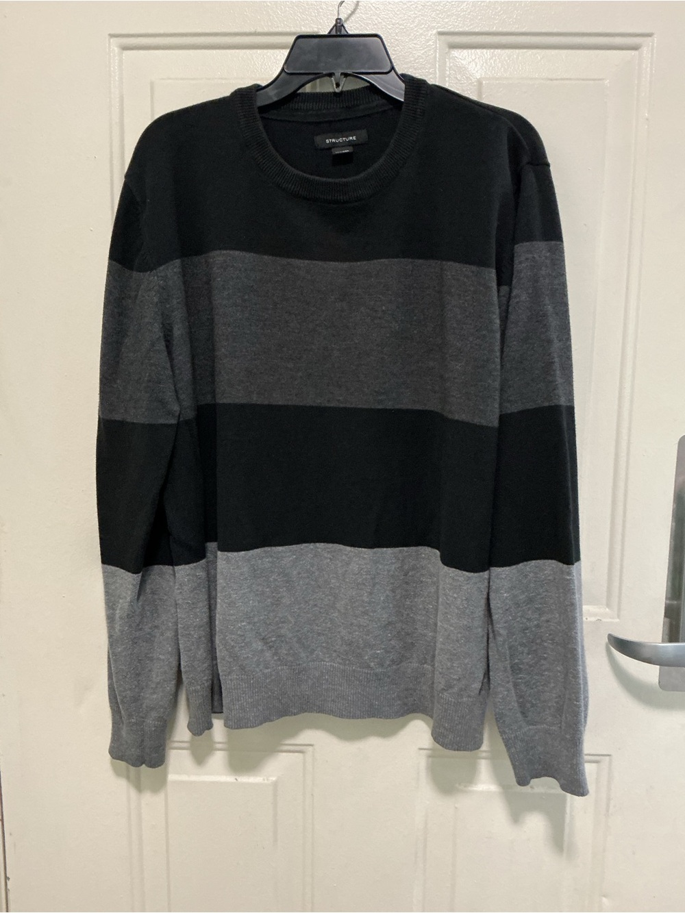 Structure Men's Black and Gray Wide-Stripe Crewneck Sweater